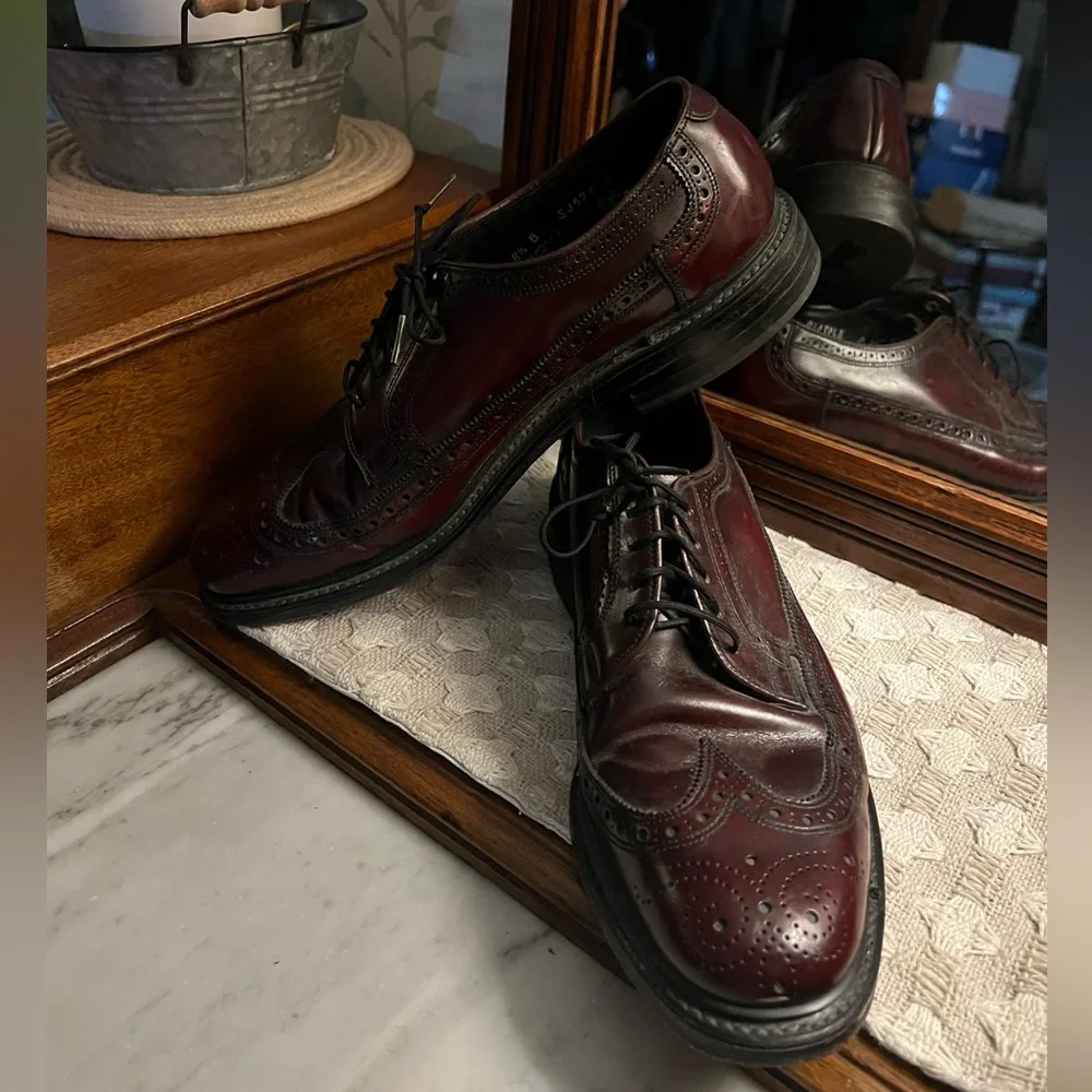 REGAL Classic Leather Wing Tip Oxford Lace Up Dress Shoes Brown Burgundy Sz 8.5B
